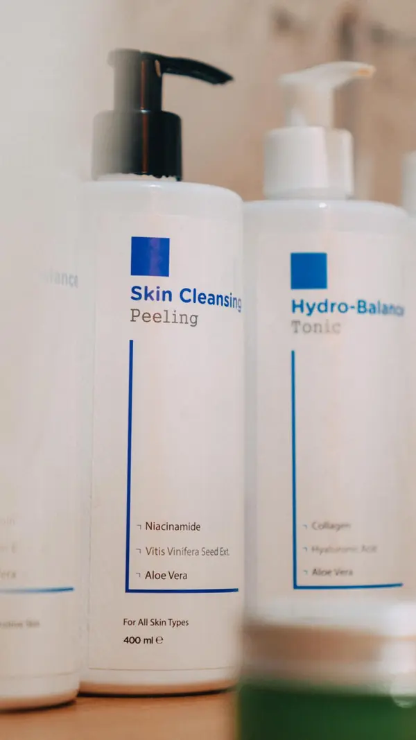 Peeling ve tonik şişeleri
