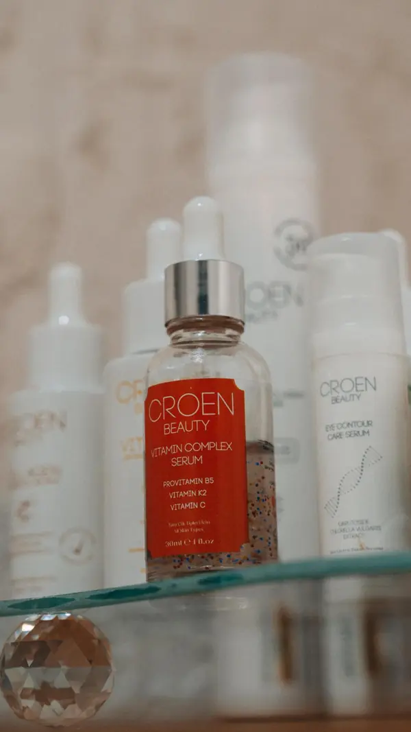 Raf üzerinde vitamin kompleks serum