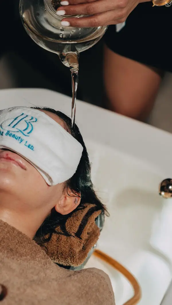 Göz yastığı ile Head Spa ritüeli