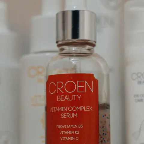 Vitamin kompleks serum şişesi